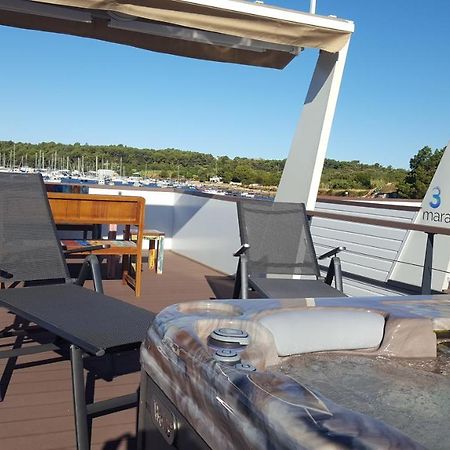 House Boat - Floating House Sofia Hotel Pula Buitenkant foto