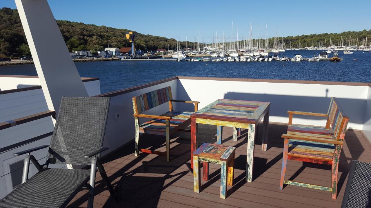 House Boat - Floating House Sofia Hotel Pula Buitenkant foto